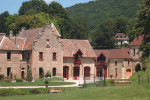 chateau pupetieres isere dependances