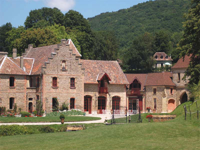 chateau pupetieres isere dependances